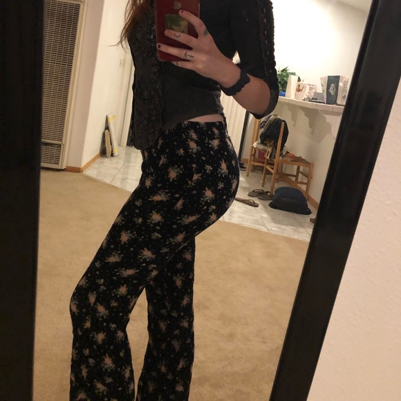 Floral hippie pants 🌸